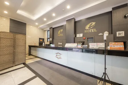 Boryeong e Hotel Отели рядом с достопримечательностью «Boryeong Mud»