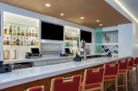 Holiday Inn CLEVELAND CLINIC by IHG - bar