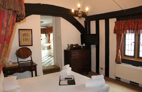 布洛克紅獅酒店