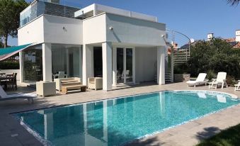 Super Villa with Private Pool in Isola Albarella by Beahost Rentals