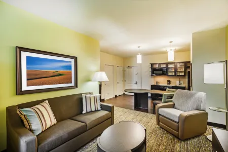 Candlewood Suites Lenexa - Overland Park Area
