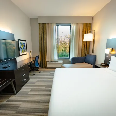 Holiday Inn Express & Suites FRANKLIN - BERRY FARMS by IHG