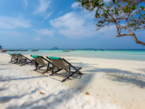 Phi Phi Holiday Resort Hotels near Koh Phi Phi (Laemtong Beach)