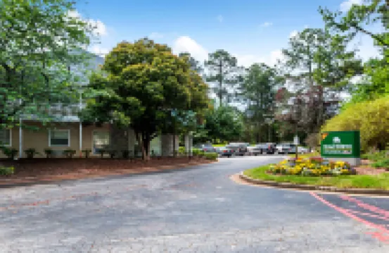 HomeTowne Studios by Red Roof Atlanta – Lawrenceville