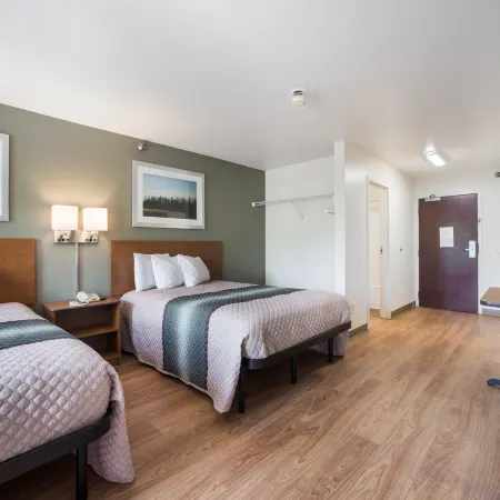 HomeTowne Studios by Red Roof St. Louis - Airport/ N Lindbergh