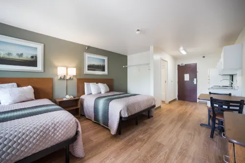 HomeTowne Studios St. Louis - Airport/ N Lindbergh Hotels in Hazelwood