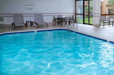 屋内プール コートヤード バイ マリオット デトロイト ディアボーンの写真