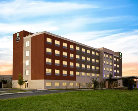 ฮอลิเดย์ อินน์ เอ็กซ์เพรส แอนด์ สวีทส์ แซนฟอร์ด-เลคแมรี่ บาย IHG โรงแรมในแซนฟอร์ด