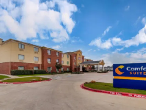 Comfort Suites Hotels in Ennis