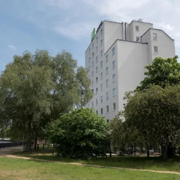 ibis Styles Berlin Treptow Отели рядом с достопримечательностью «Станция метро Tierpark»