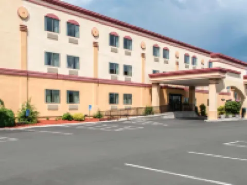 Econo Lodge Carlisle Hotels in Middlesex Township