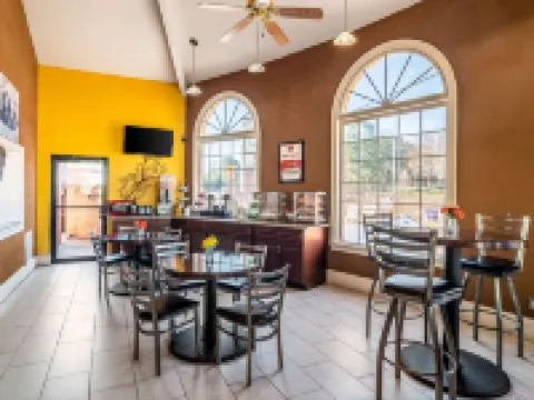 Econo Lodge Hotels in Acworth