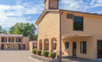 Super 8 by Wyndham Mt. Pleasant TX