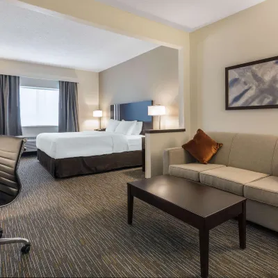 Wingate by Wyndham Gurnee Hotels near Gurnee Mills