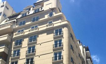 Carles Hotel