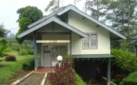 Selorejo Hotel & Resort Hotel dekat Toko Metrika 2