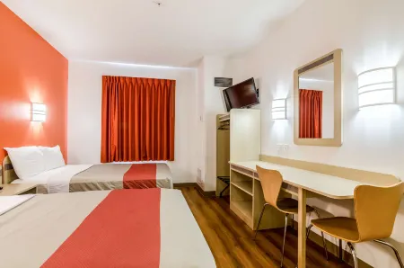 Motel 6 Kearney, NE Отели рядом с достопримечательностью «Парк Харви»