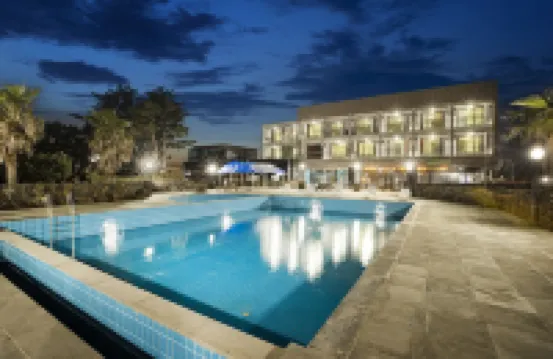 ดัมโมรา รีสอร์ท โรงแรมในซอกวีโพ