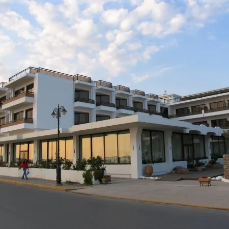 Limira Mare Hotel Отели рядом с достопримечательностью «Порт Авлемонас»