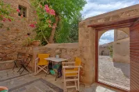 Dorovinis Monemvasia Castlehouses فنادق في مونيمفاسيا