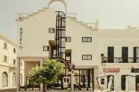 Hotel Fly Hotel dekat Beach of Purity