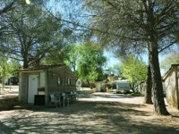 Hostal - Bungalows Camping Cáceres فنادق في Casar de Caceres