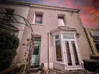6 Guests-Free Public Parking-5 Min to Beach Hotels near Coney Beach Porthcawl