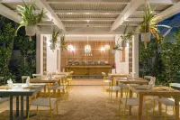 Tropical Attitude, Hotels in Grand River South East
