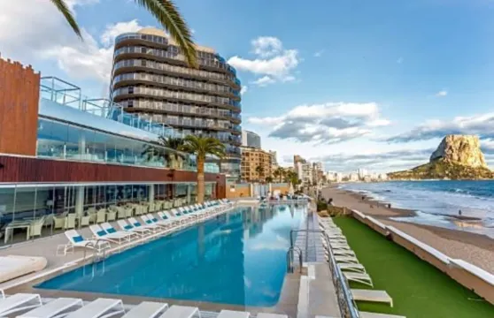 陽光與海灘大酒店-限成人