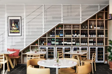 Veriu Green Square Отели рядом с достопримечательностью «Библиотека Грин сквер»