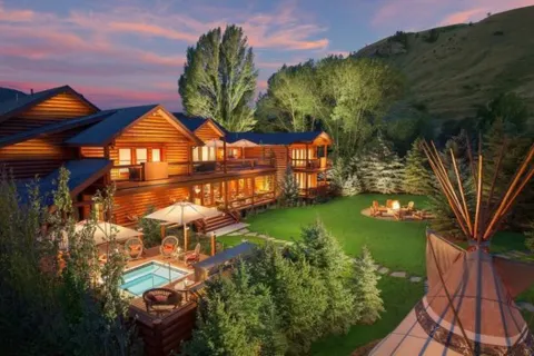 Rustic Inn Creekside