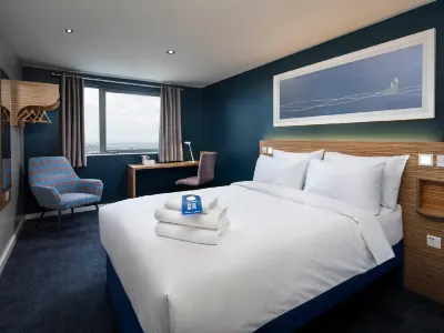 Travelodge Chertsey Hotels near Thorpe Park Resort