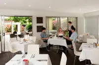Rocklea International Motel Hotels in Darra