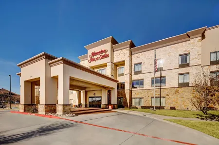 Hampton Inn & Suites Mansfield Отели рядом с достопримечательностью «Харди Альмон Соссер Комплекс»
