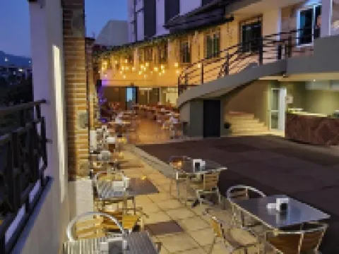 โรงแรมบอร์ดาควเอร์นาวากา โรงแรมในเกวร์นาวากา