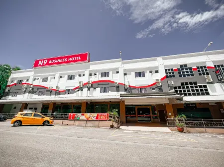 N9 Business Hotel Sdn Bhd Отели в г. Бандар-Бару-Нилай