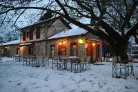 Ahilion Hotel - Bergblick