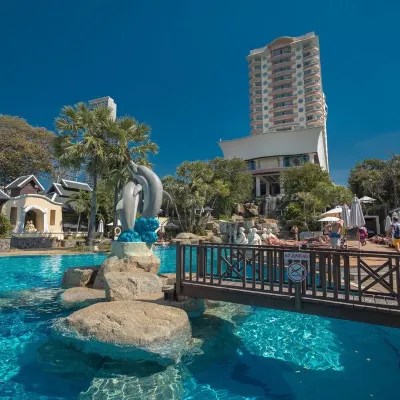 Long Beach Garden Hotel & Pavilions Hotels near Wong Amat Beach