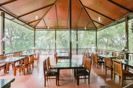 Jungle Lodges and Resorts- Kabini River Lodge Отели в г. N. Begur