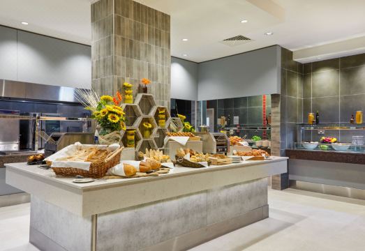 Crowne Plaza Dublin - Blanchardstown의 현대적인 객실 내부 이미지