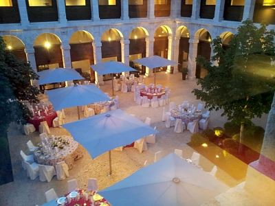 レストラン パラドール デ アルカラ デ エナーレスの写真