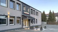 Mey Hotel Hotels near Schlosskapelle Gut Sutthausen