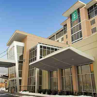 Embassy Suites by Hilton Newark Airport Hotel Exterior