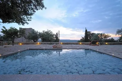 Citta dei Nicliani Hotels near Caves of Diros