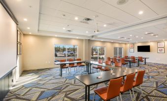 Holiday Inn Express & Suites Jacksonville - Town Center