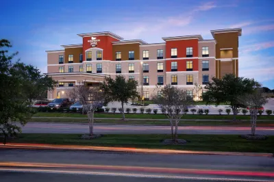 休斯頓卡蒂米爾斯購物中心Homewood Suites by Hilton Express Factory Outlet附近的飯店