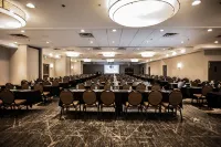 DoubleTree by Hilton Roseville Minneapolis - parking