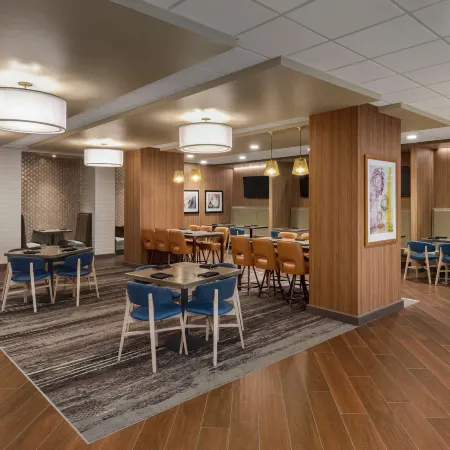 DoubleTree by Hilton St. Paul East