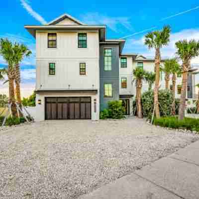 Crescent Beach House Hotel Exterior