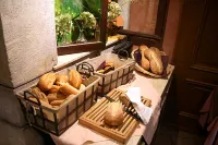 Logis Gourmet & Relax Wellness Hotel de La Sure - breakfast